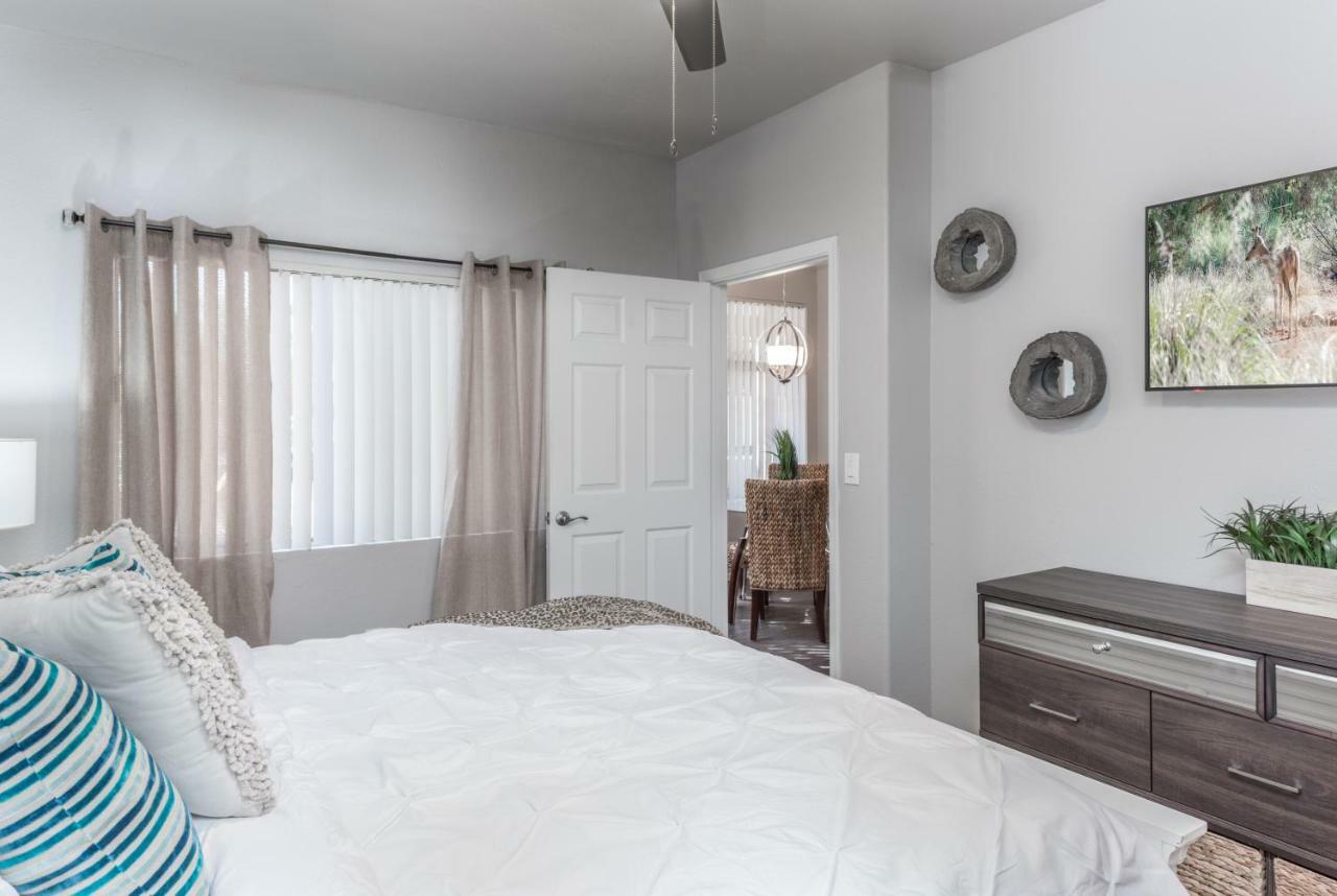 Tpc Golf, Shopping & Dining 3 Miles With Parking -1005 Holiday home Phoenix
