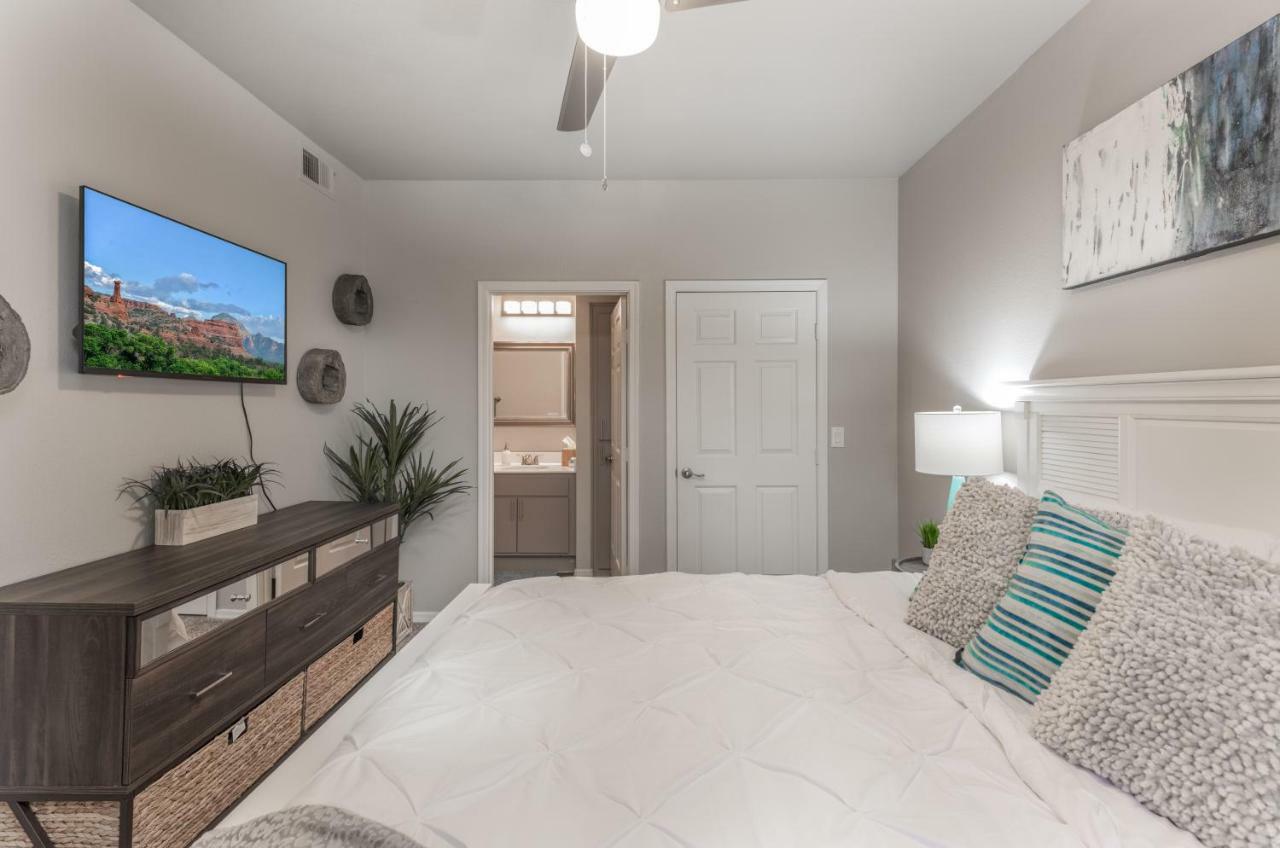 Tpc Golf, Shopping & Dining 3 Miles With Parking -1005 Holiday home Phoenix