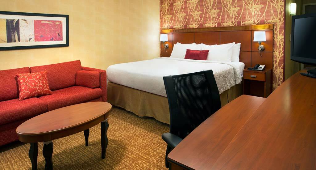 Courtyard By Marriott Airport Hotel