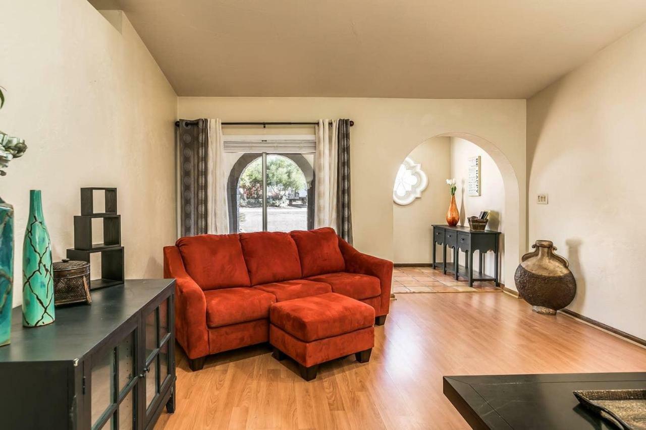 Bell - Living - Pool - Location - Events Phoenix