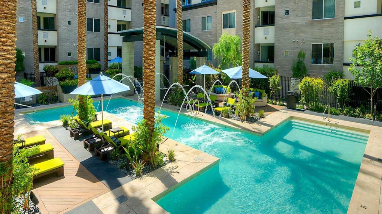 Holiday home Shopping & Dining 1 Mile - 24 Hour Pool With Parking - 4036 Phoenix