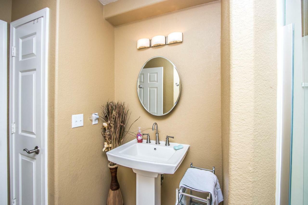 Private Community -- ½ Mile Walk To Hiking & Biking At N. Mtn. Preserve! * Phoenix