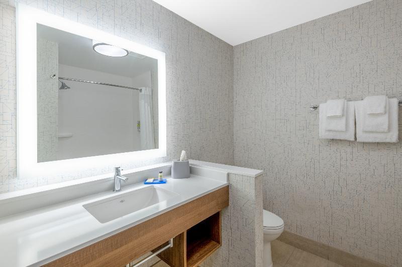 Hotel Express & - - Airport North By Ihg 3*