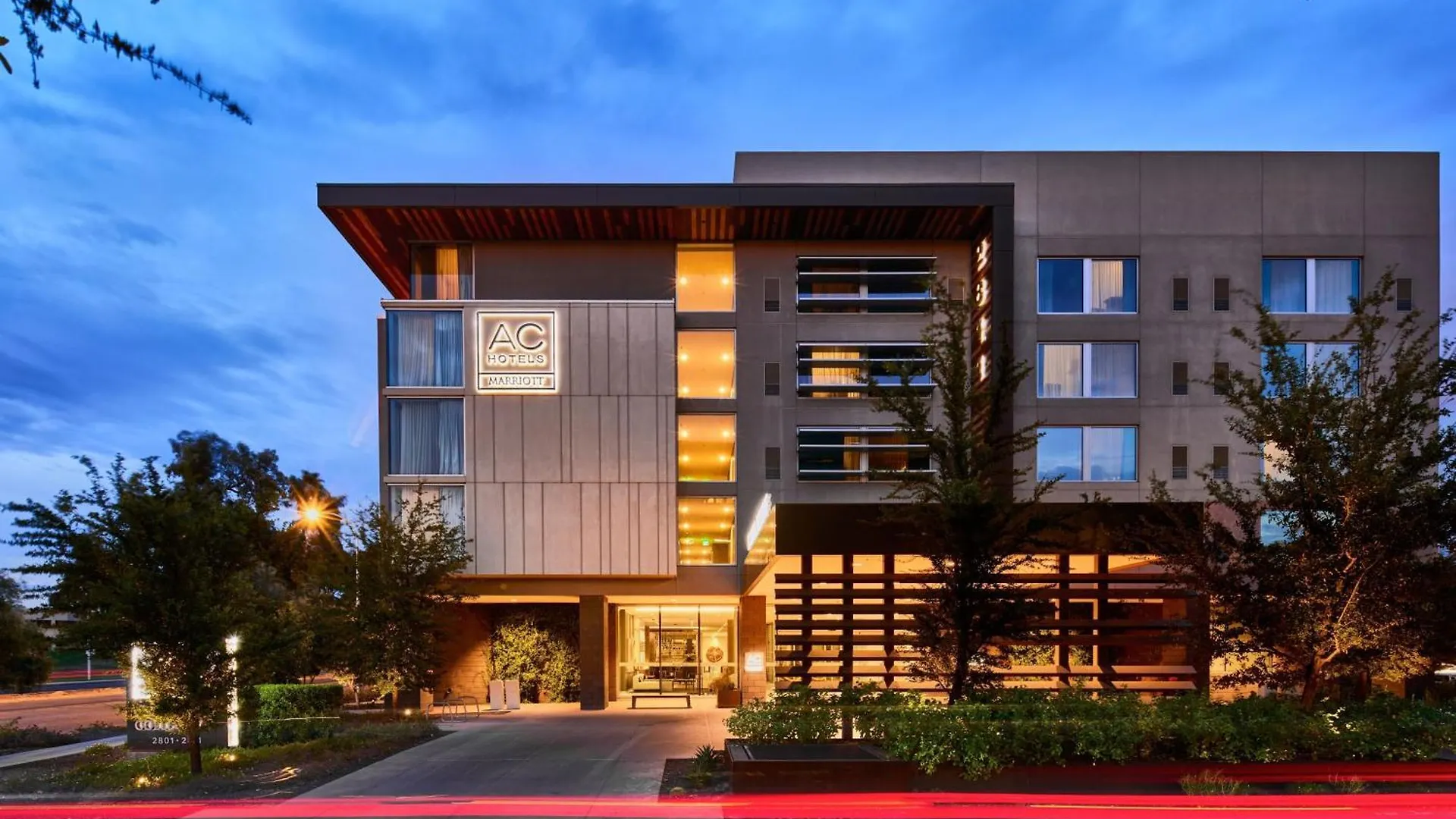 Top Hotels in Camelback East, Phoenix